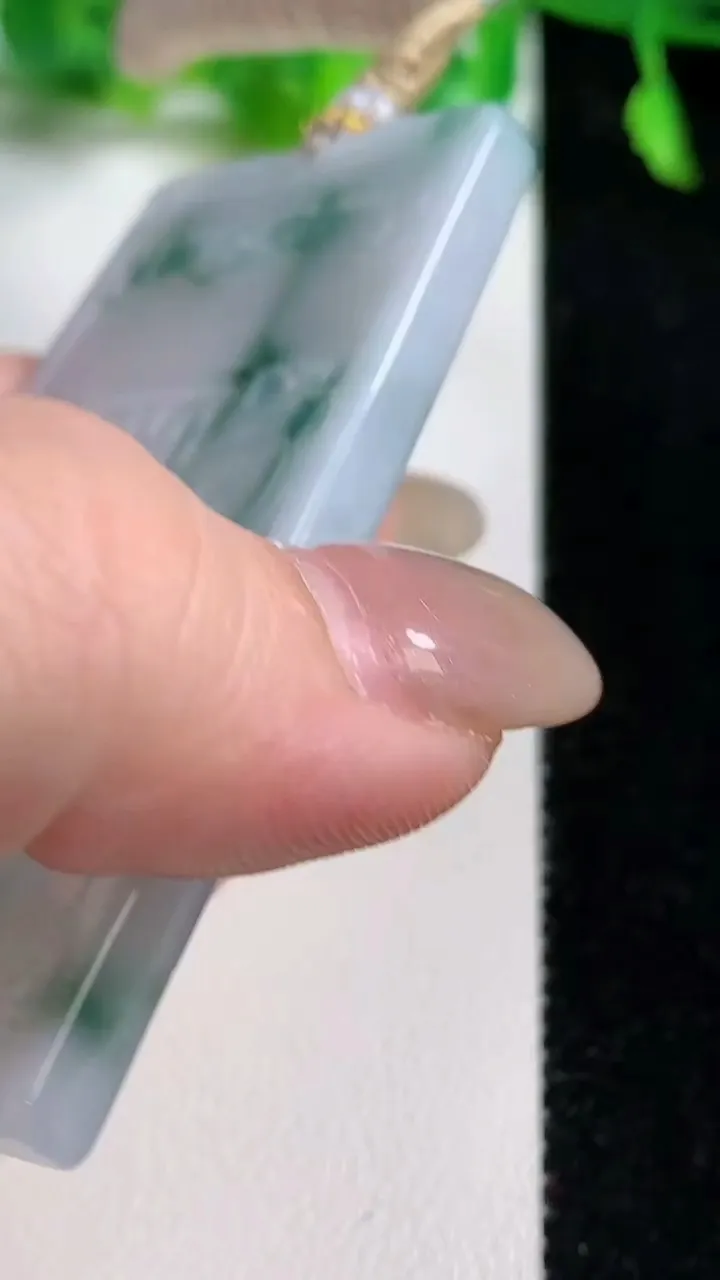 天然A货翡翠飘花仿古无事牌吊坠，尺寸63.3-42.2-5.2，重量:36.50g
10月13日