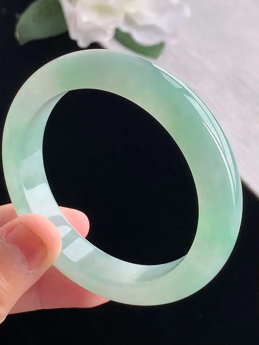 a货翡翠老坑冰种满绿正装正圈手镯52-53小圈口  尺寸52.5×11.5×8mm 重量52.42g