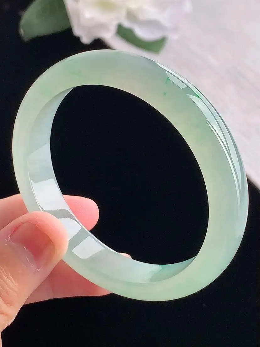 a货翡翠老坑冰种飘绿正装正圈手镯52-53小圈口  尺寸52.8×11.3×6.8mm 重量42.06g 1012