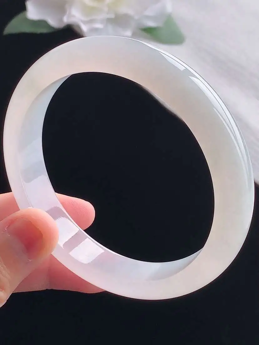 a货翡翠老坑冰种白月光正装正圈手镯62-63大圈口 尺寸62×12.6×7.5mm 重量62.60g 1013