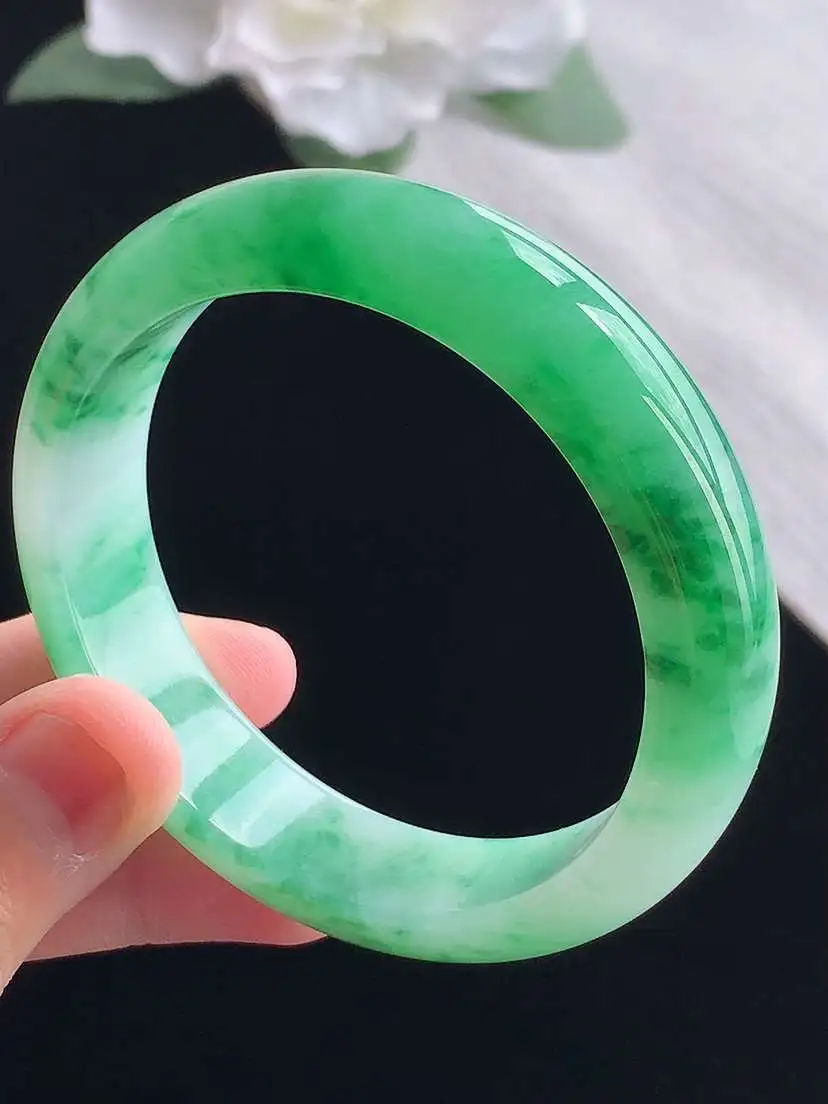 a货翡翠老坑冰种飘绿正装正圈手镯53-54圈口  尺寸53×12.8×6.5mm 重量51.15g 