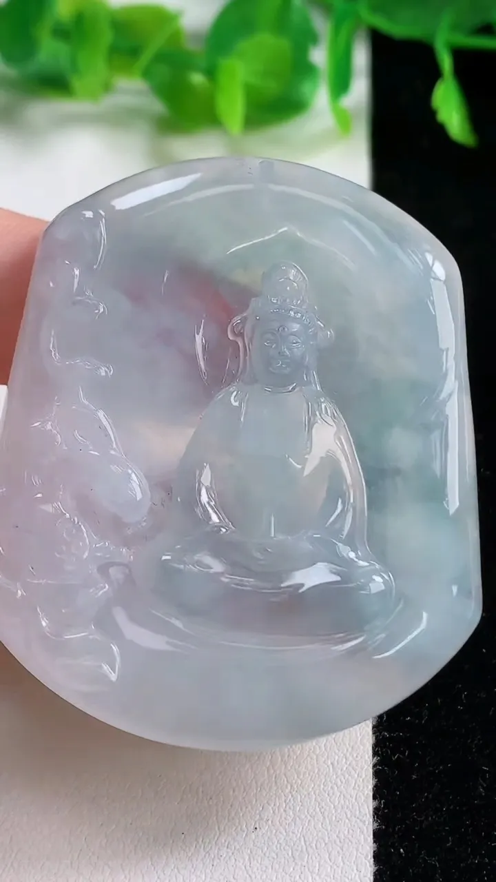 天然A货翡翠观音菩萨吊坠，尺寸52.5-43.8-5，重量:25.29g
10月14日