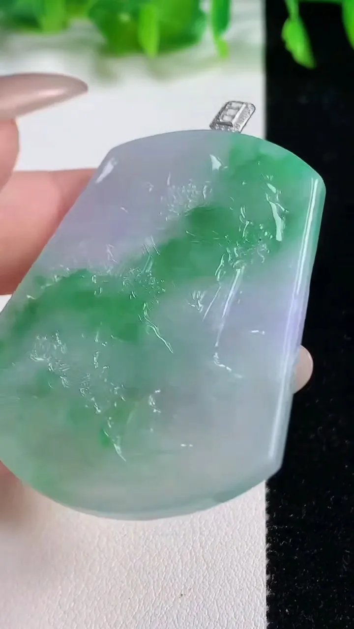 天然A货翡翠山水牌吊坠，尺寸49-40.4-4，重量:20.28g
10月14日