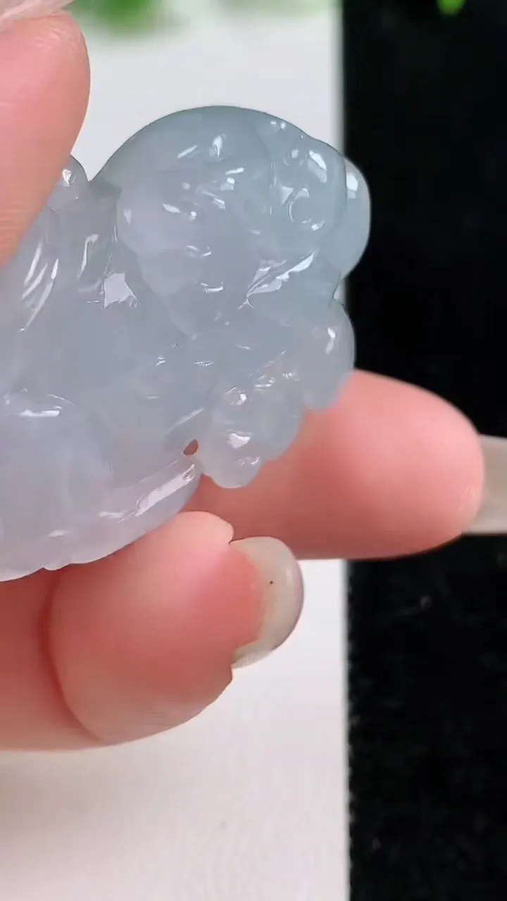 天然A货翡翠貔貅吊坠，尺寸36-23.2-15.9，重量:30.00g
10月14日