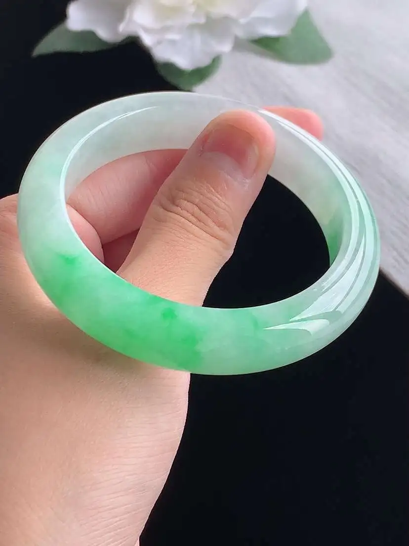 a货翡翠老坑冰种飘绿正装正圈手镯53-54圈口  尺寸53.6×12×8.3mm 重量57.50g 1013
