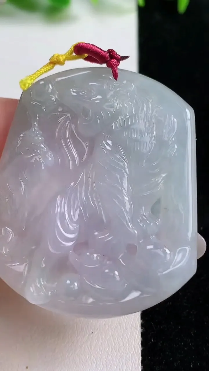 天然A货翡翠生肖虎 虎牌吊坠，尺寸50-42.2-6，重量:25.66g
10月14日