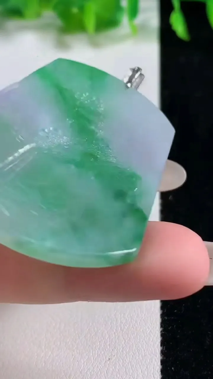 天然A货翡翠山水牌吊坠，尺寸49-40.4-4，重量:20.28g
10月14日