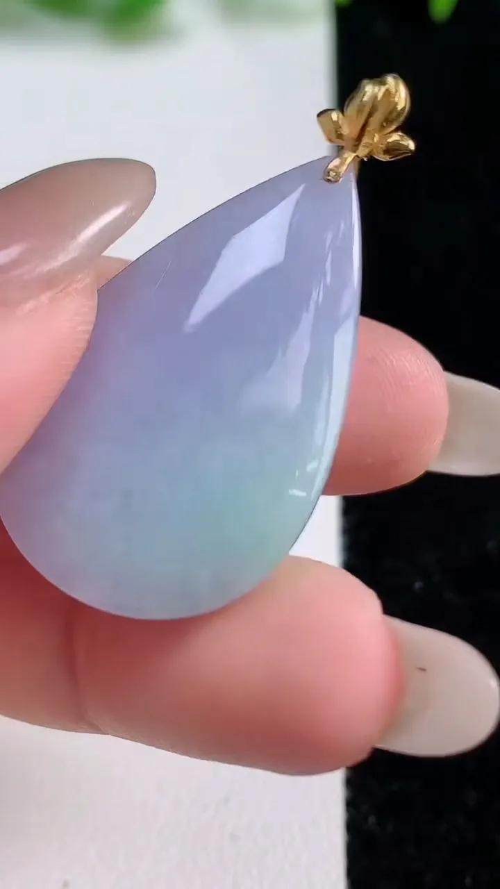 天然A货翡翠18k金春带彩 紫罗兰水滴吊坠，尺寸34.3-21.4-12.3，重量:13.25g
10月14日
