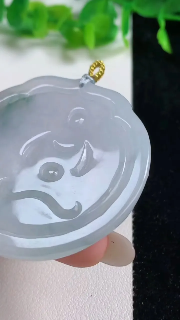 天然A货翡翠冰种飘花普贤菩萨吊坠，尺寸50.5-49.8-5.8，重量:29.71g
10月14日