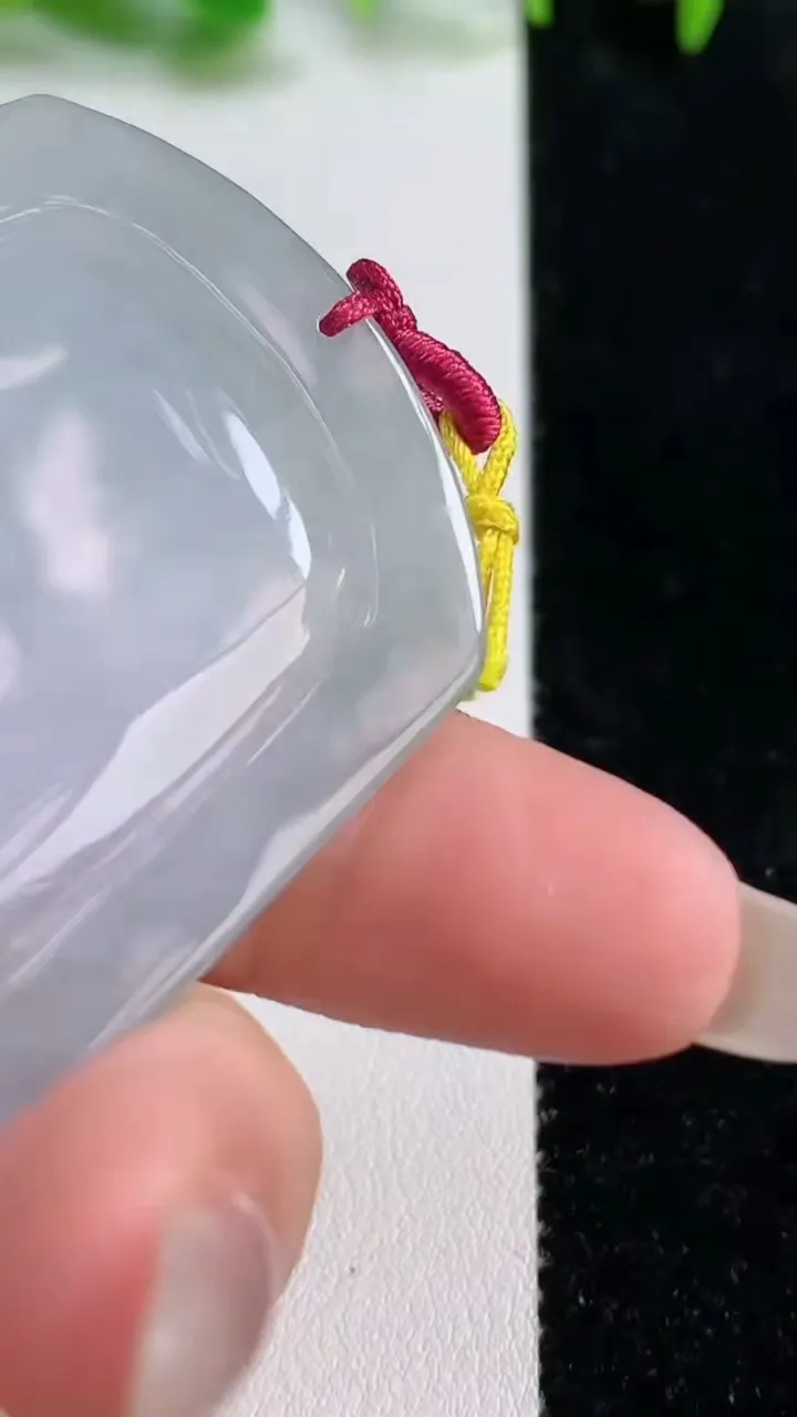 天然A货翡翠生肖虎 虎牌吊坠，尺寸50-42.2-6，重量:25.66g
10月14日