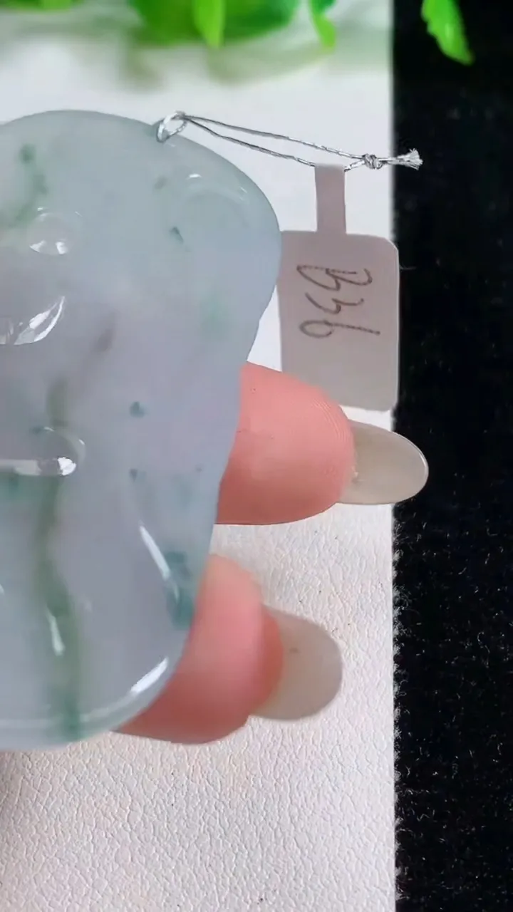 天然A货翡翠冰种飘花普贤菩萨吊坠，尺寸68.2-38.5-6，重量:31.88g
10月14日