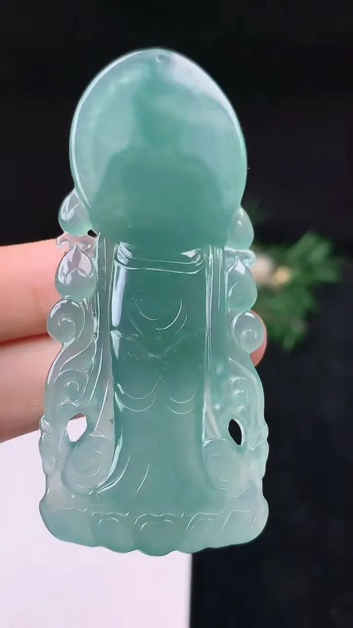 天然A货翡翠蓝水观音菩萨吊坠，尺寸74.7-30.7-5.2，重量:23.03g
10月14日