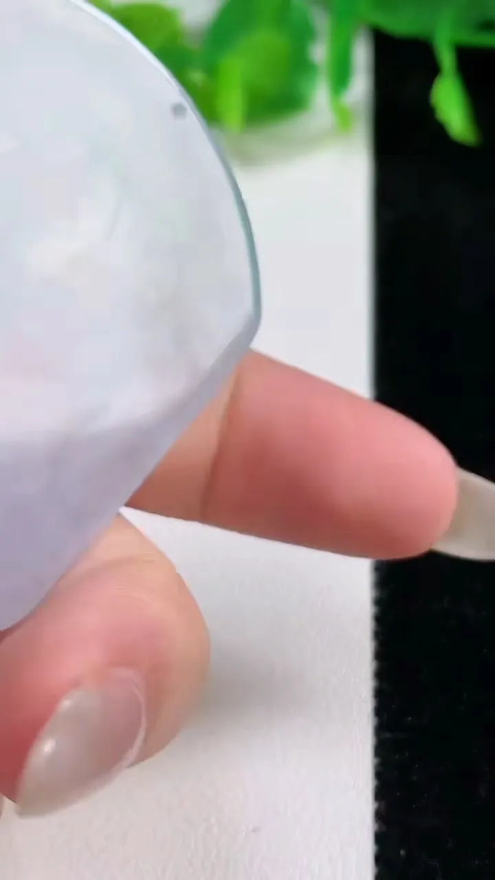 天然A货翡翠观音菩萨吊坠，尺寸52.5-43.8-5，重量:25.29g
10月14日