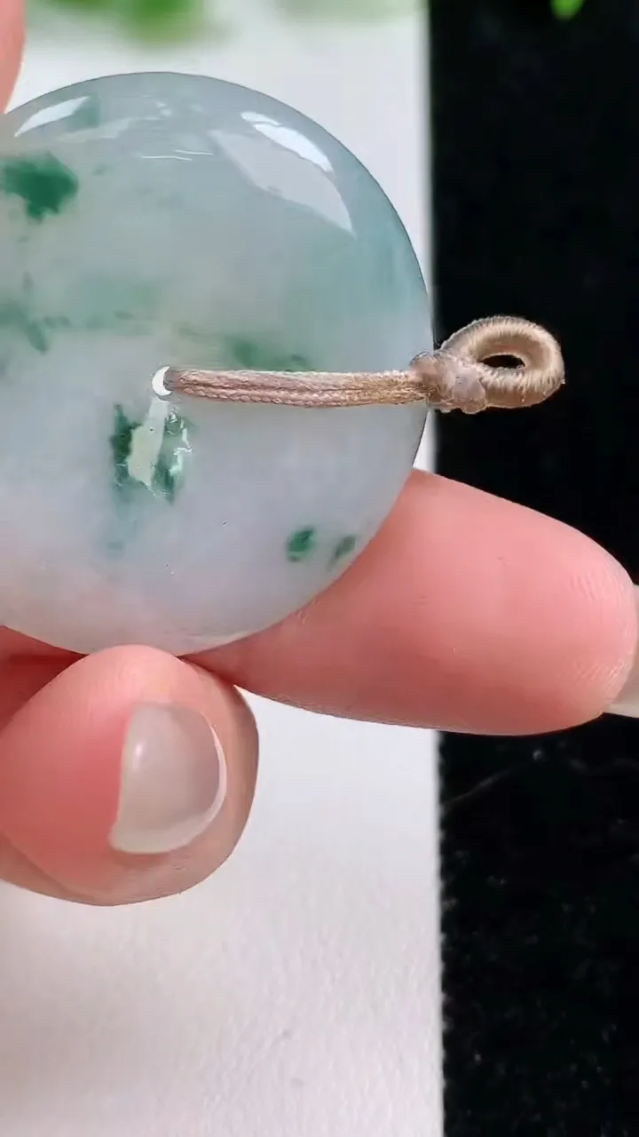 天然A货翡翠冰种飘花平安扣吊坠，尺寸31.3-5.5，重量:12.40g
10月14日
