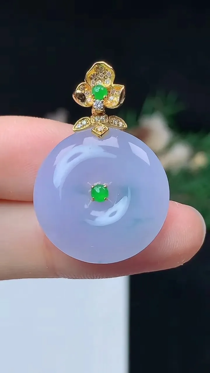 天然A货翡翠紫罗兰 飘花平安扣吊坠，尺寸21.2-5.4，重量:5.63g
10月14日