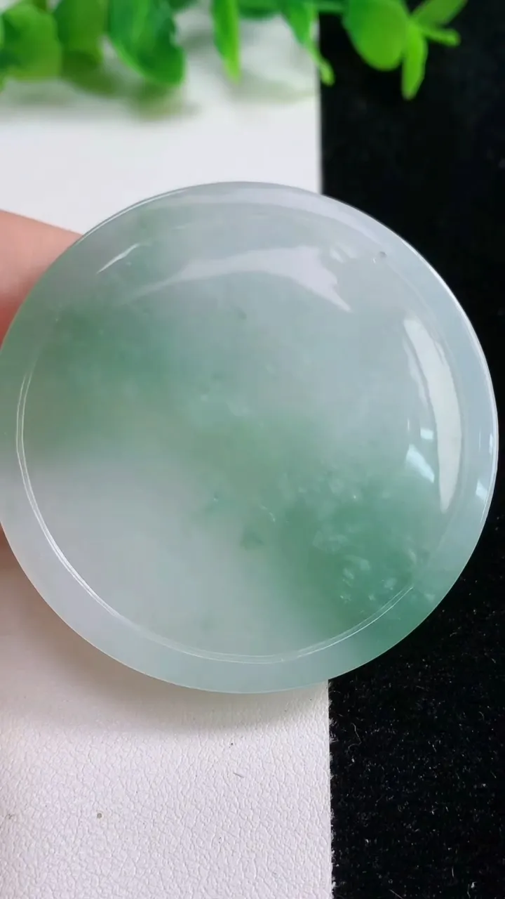 天然A货翡翠山水牌吊坠，尺寸56.6-6.2，重量:40.58g
10月14日