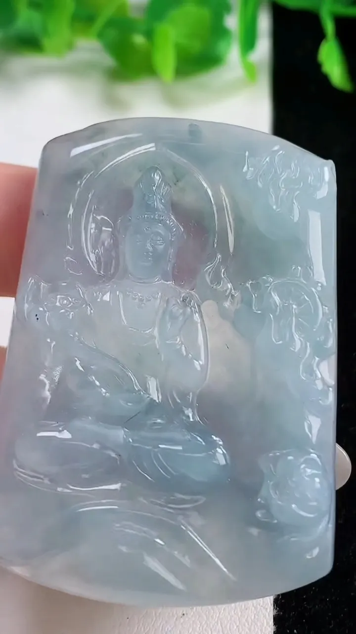 天然A货翡翠冰种紫罗兰飘花大势至观音菩萨吊坠，尺寸54-37.8-5.7，重量:26.82g
10月