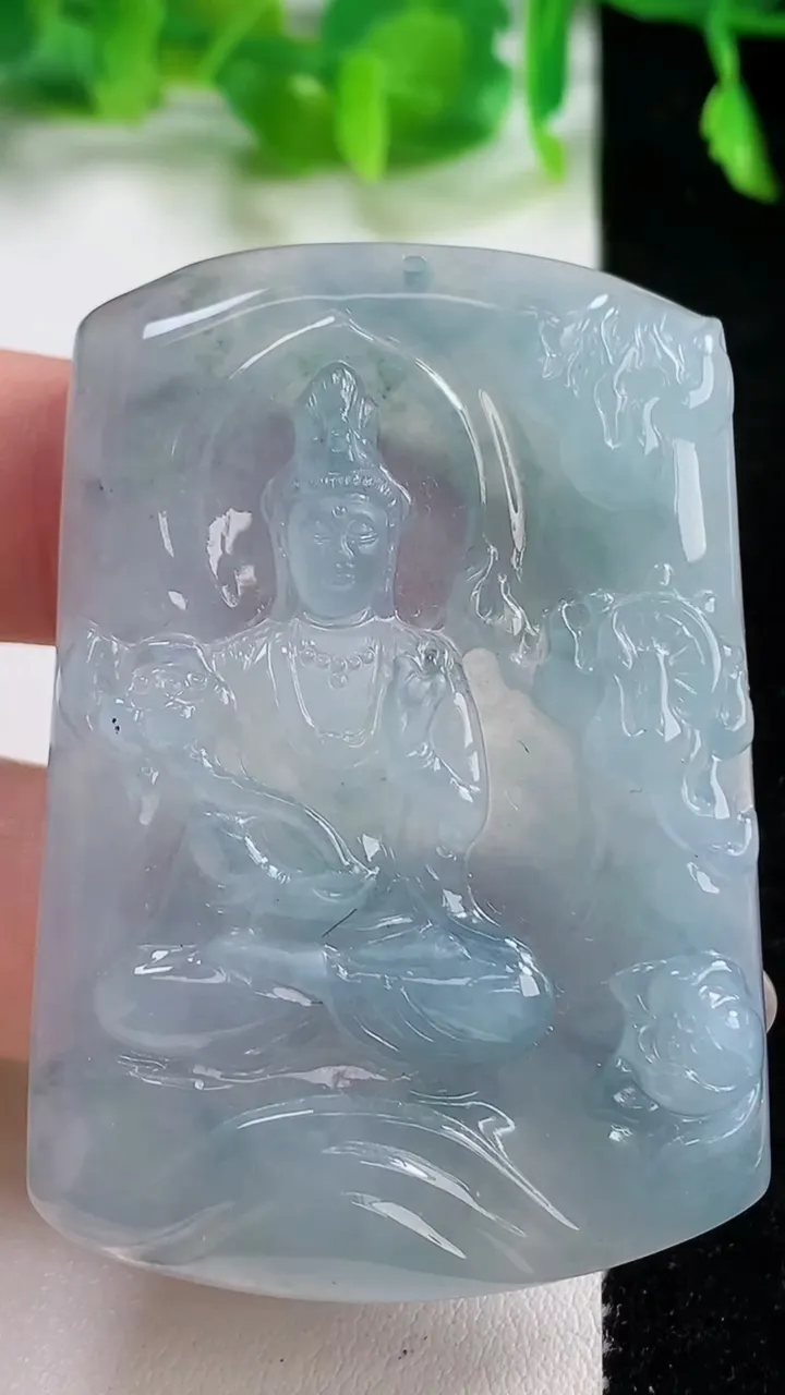 天然A货翡翠冰种紫罗兰飘花大势至观音菩萨吊坠，尺寸54-37.8-5.7，重量:26.82g
10月