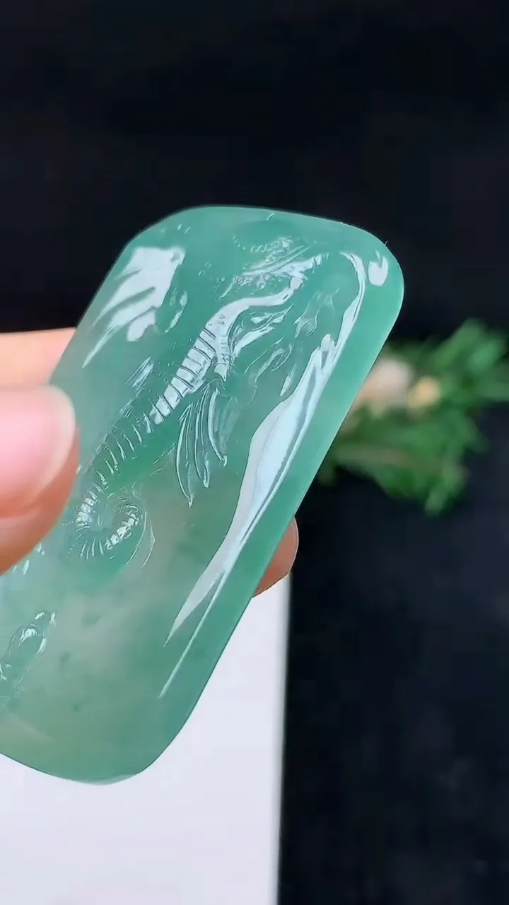天然A货翡翠蓝水普贤菩萨吊坠，尺寸55.9-36.2-5.4，重量:24.47g
10月14日