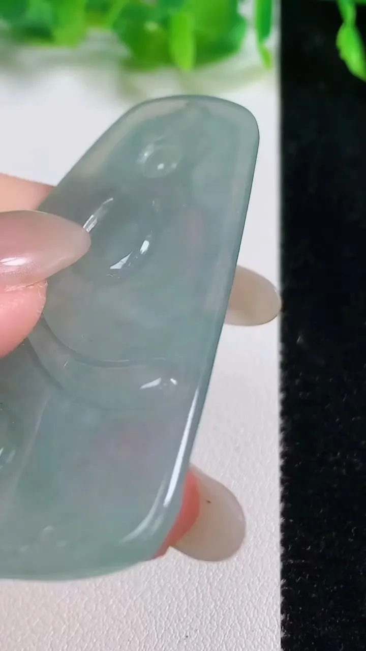 天然A货翡翠普贤菩萨吊坠，尺寸63-33.2-5.7，重量:22.80g
10月14日