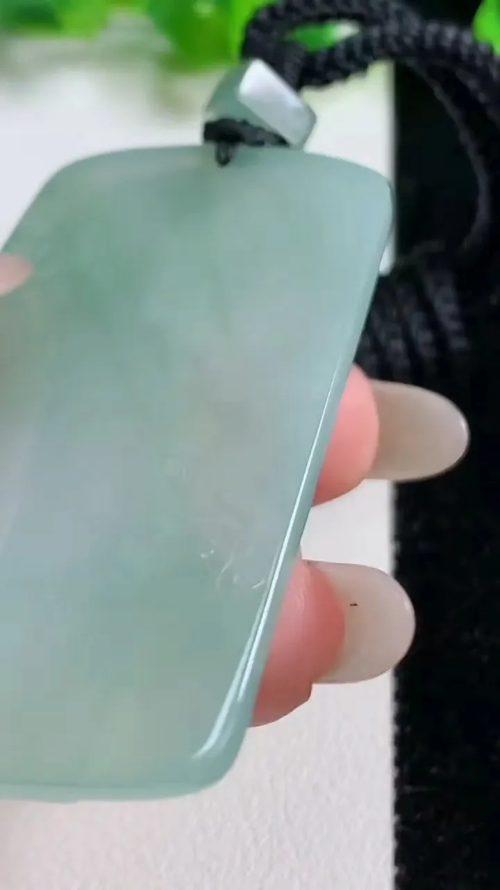 天然A货翡翠大势至观音菩萨吊坠，尺寸53.8-33.7-5.7，重量:29.12g
10月14日