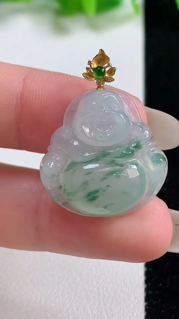 天然A货翡翠种飘花佛公吊坠，尺寸22.4-22.5-5.8，重量:4.23g
10月14日