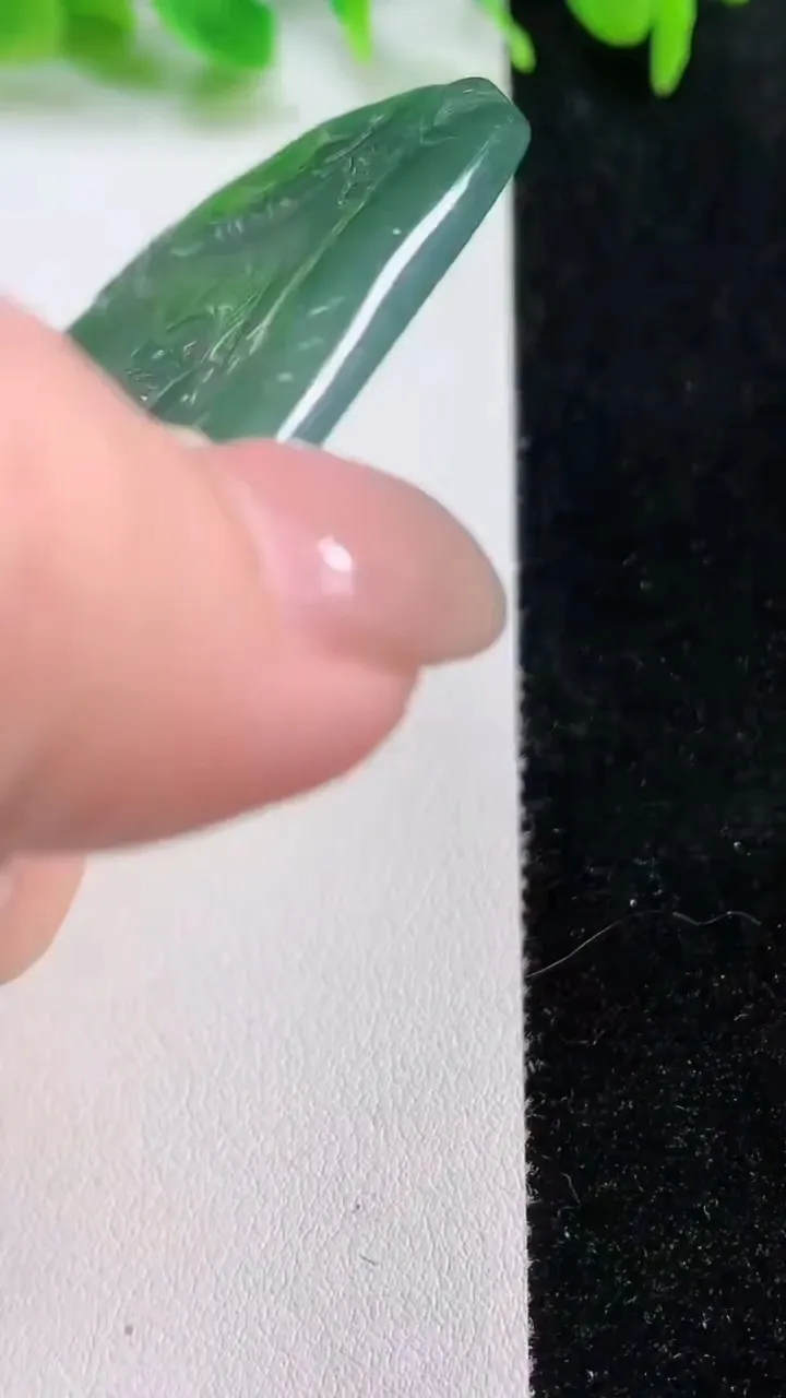 天然A货翡翠虚空藏菩萨吊坠，尺寸74.3-48.2-4.5，重量:38.73g
10月14日