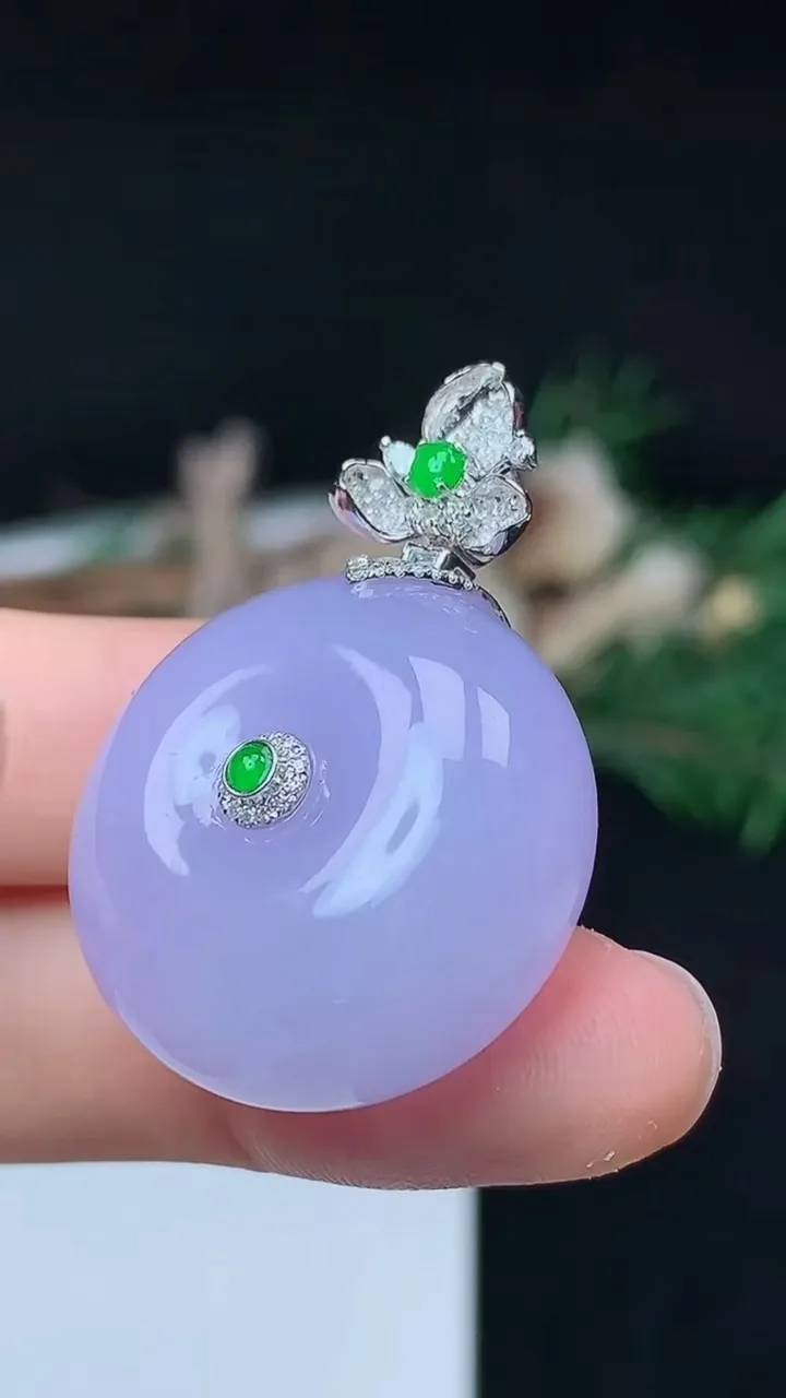 天然A货翡翠k金紫罗兰平安扣吊坠，尺寸25.2-13.2，重量:19.11g
10月14日