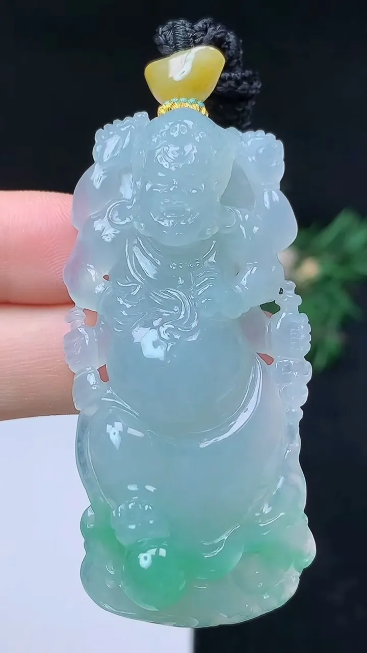 天然A货翡翠不动明王吊坠，尺寸57.6-26-10.7，重量:32.55g
10月14日