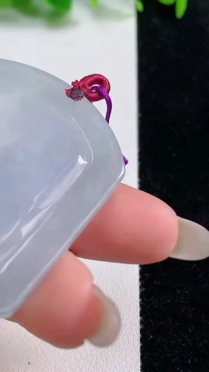 天然A货翡翠生肖虎 虎牌吊坠，尺寸49.8-42-5.7，重量:25.00g
10月14日