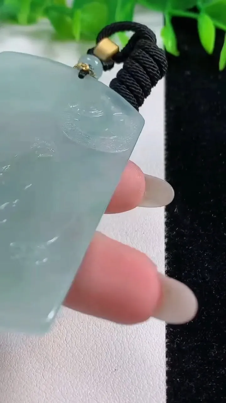 天然A货翡翠祥龙大势至观音菩萨吊坠，尺寸71-44.7-5.9，重量:47.70g
10月14日