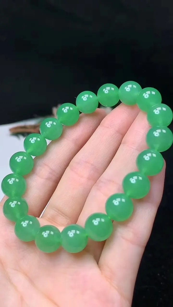 天然A货翡翠圆珠手串，尺寸10.2-19颗，重量:36.42g10月14日
工厂直销收藏佳品,种好水足，色泽均匀，有种有色，上手高大气！