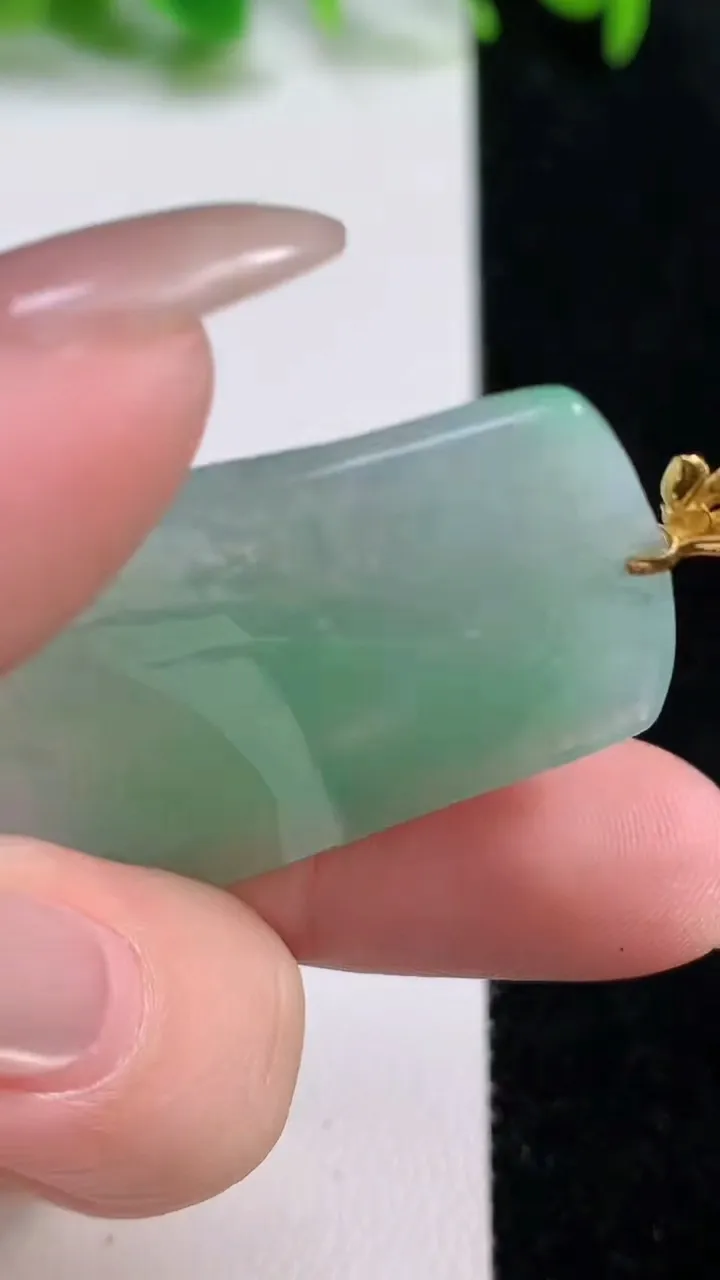 天然A货翡翠山水牌吊坠，尺寸50-29.2-3.6，重量:13.67g
10月14日