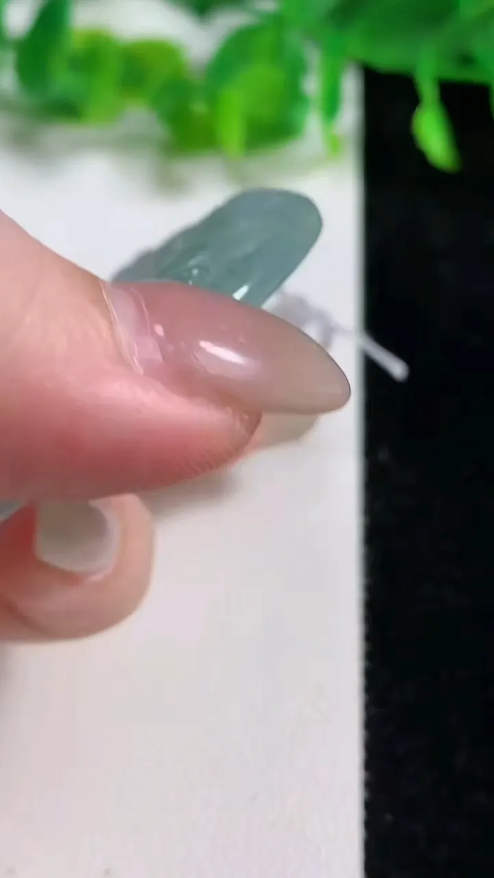 天然A货翡翠龙牌吊坠，龙马牌 尺寸55.2-52.5-6.4，重量:38.13g
10月14日