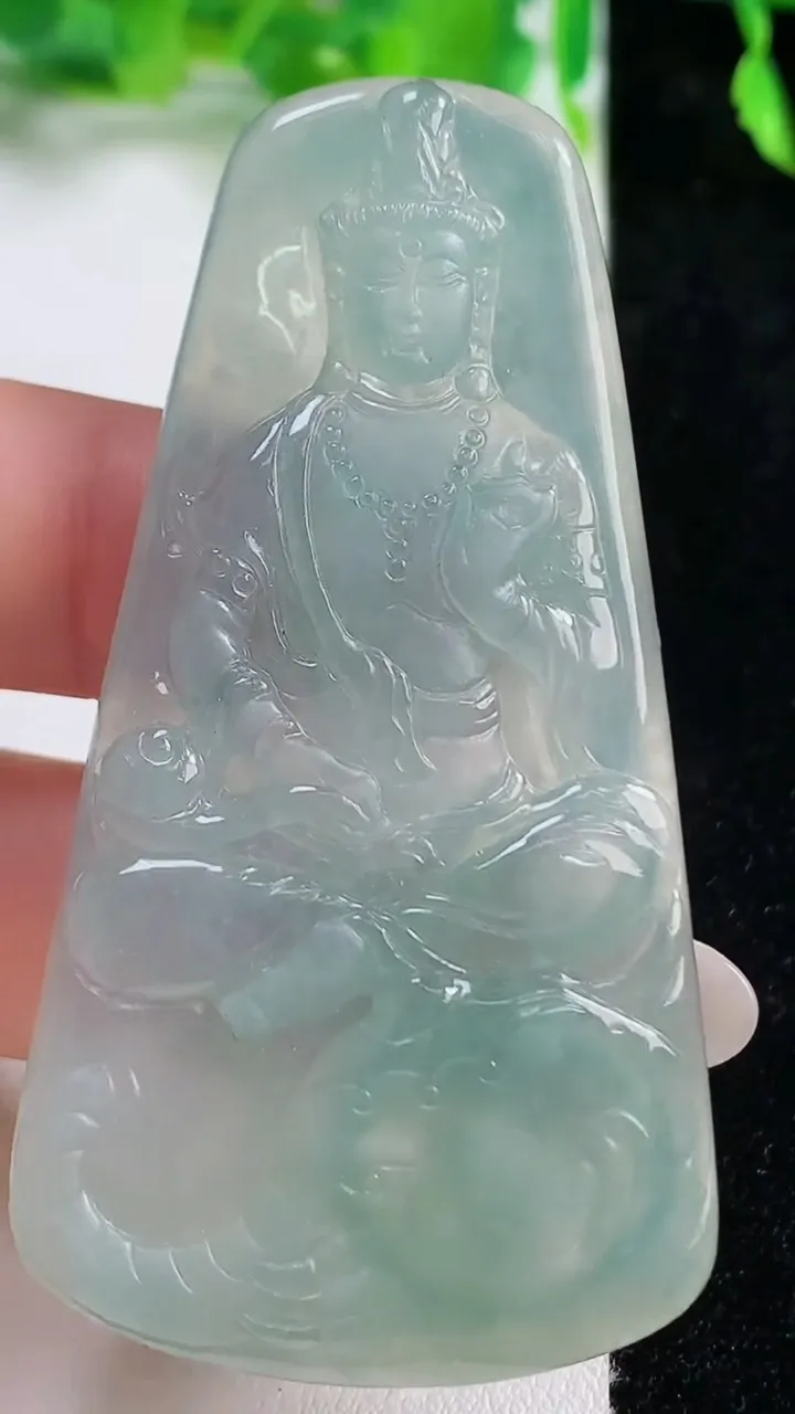 天然A货翡翠普贤菩萨吊坠，尺寸63-33.2-5.7，重量:22.80g
10月14日
