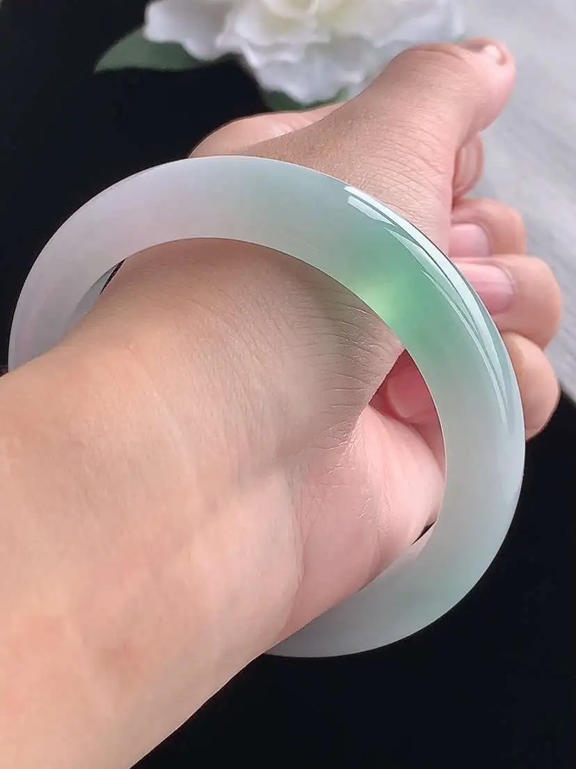 a货翡翠老坑冰种飘绿正装正圈手镯57-58圈口  尺寸57.8×12.5×8.6mm 重量68.35g 1013