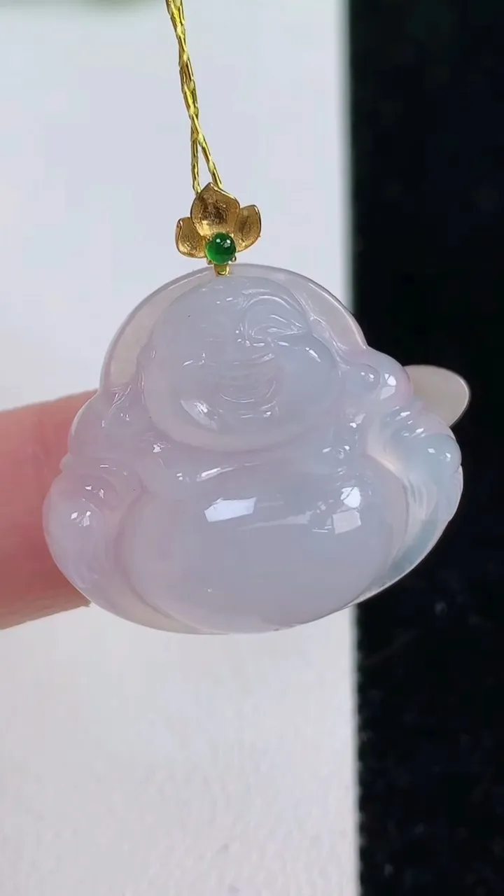 天然A货翡翠种白冰佛公吊坠，尺寸23-26-6.7，重量:6.23g
10月14日