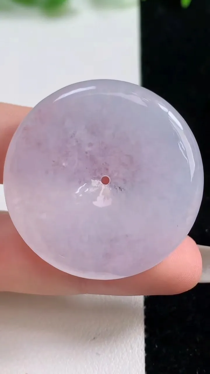 天然A货翡翠冰种紫罗兰平安扣吊坠，尺寸38-5.2，重量:17.88g
10月14日