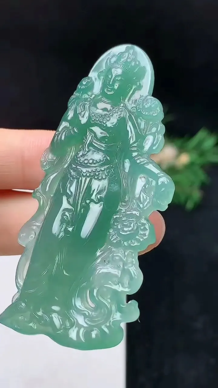 天然A货翡翠蓝水大势至观音菩萨吊坠，尺寸66.3-28.3-5.6，重量:18.82g
10月14日