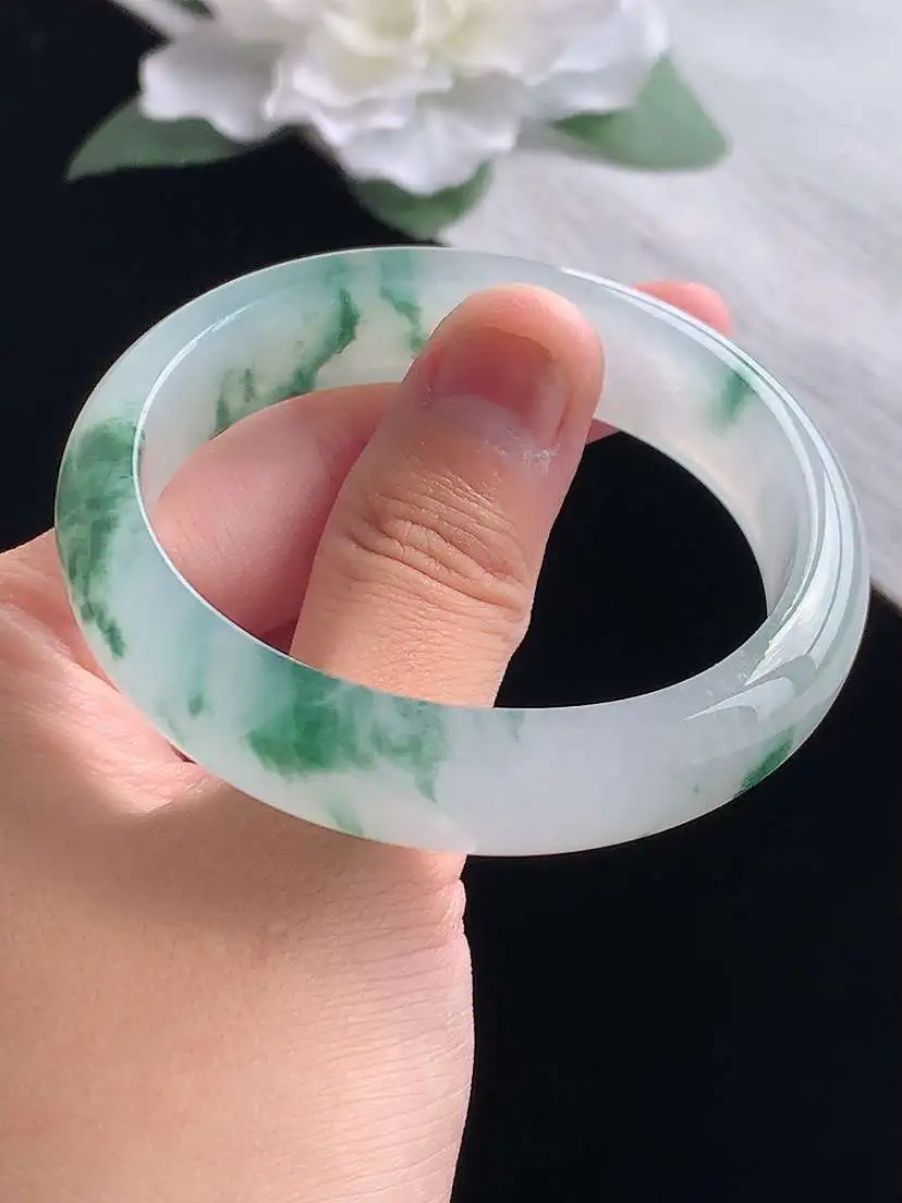 a货翡翠老坑冰种飘花贵妃手镯52-53小圈口  尺寸52.5×45×13.4×7mm 重量46.58g 1013