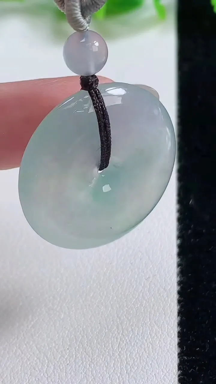 天然A货翡翠平安扣吊坠，尺寸27.7-5.4，重量:11.67g
10月14日
