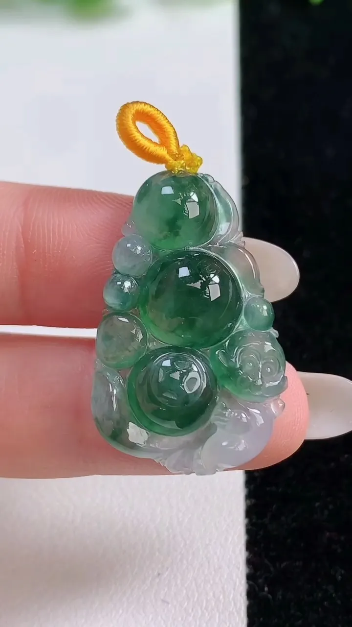 天然A货翡翠冰种飘花灵猴献瑞 生肖猴吊坠，尺寸31.3-20.2-5.6，重量:5.08g
10月1