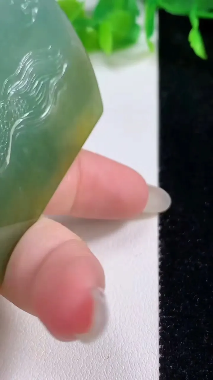 天然A货翡翠祥龙关公 关羽吊坠，尺寸72-43-6.4，重量:39.66g
10月14日