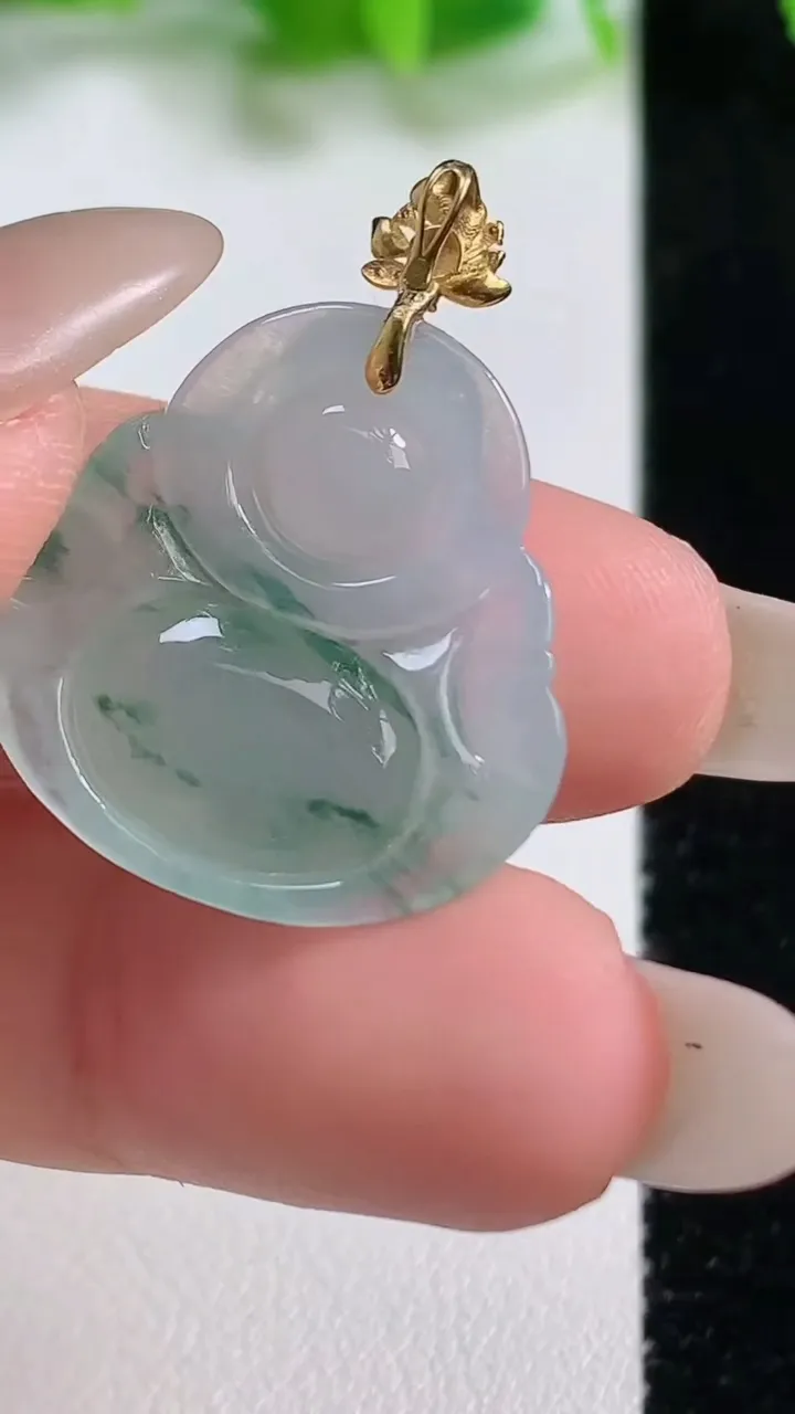 天然A货翡翠种飘花佛公吊坠，尺寸22.4-22.5-5.8，重量:4.23g
10月14日