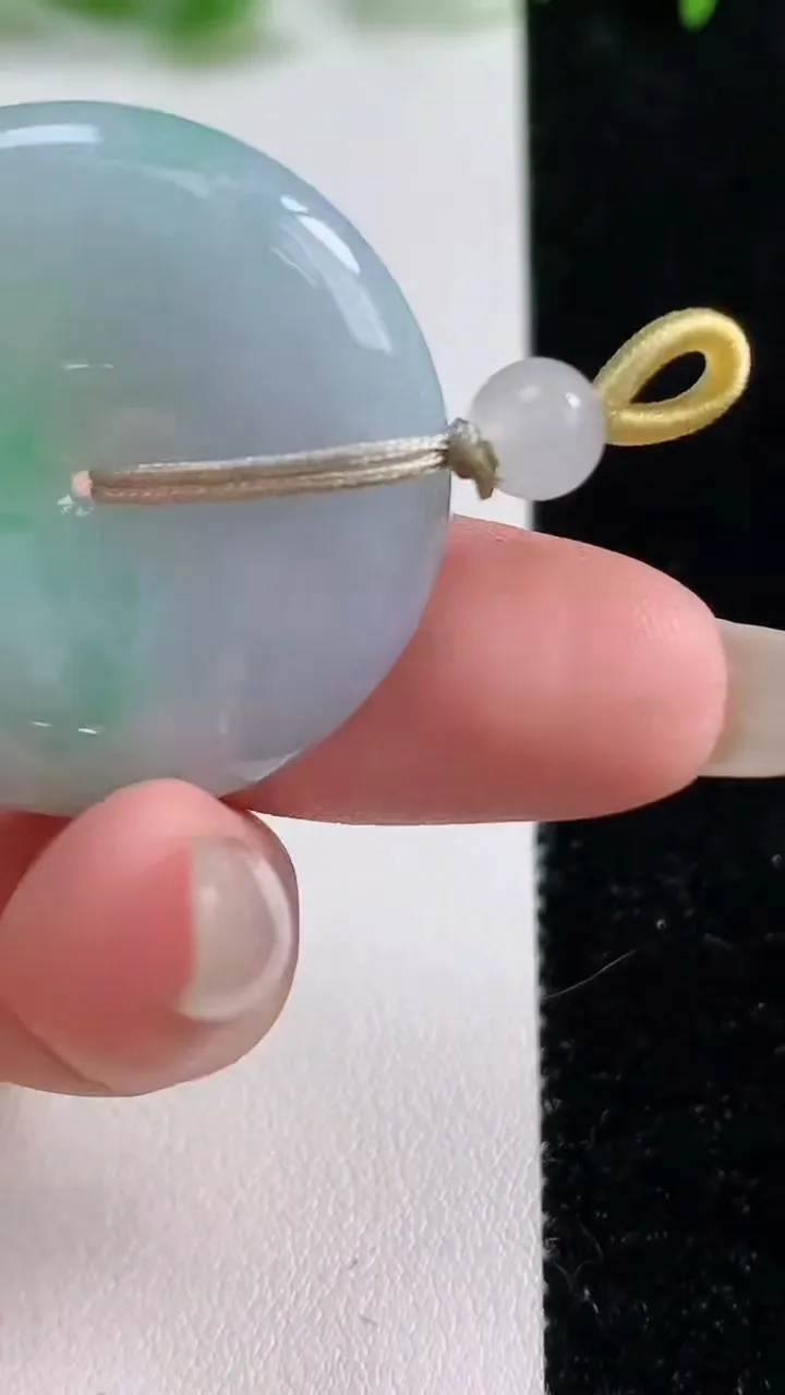 天然A货翡翠平安扣吊坠，尺寸32.5-6，重量:13.43g
10月14日