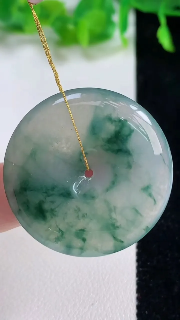 天然A货翡翠冰种飘花平安扣吊坠，尺寸33.7-5.2，重量:12.85g
10月14日