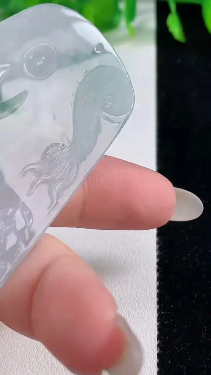 天然A货翡翠冰种飘花祥龙大日如来吊坠，尺寸65.5-40.6-5.7，重量:34.67g
10月14日