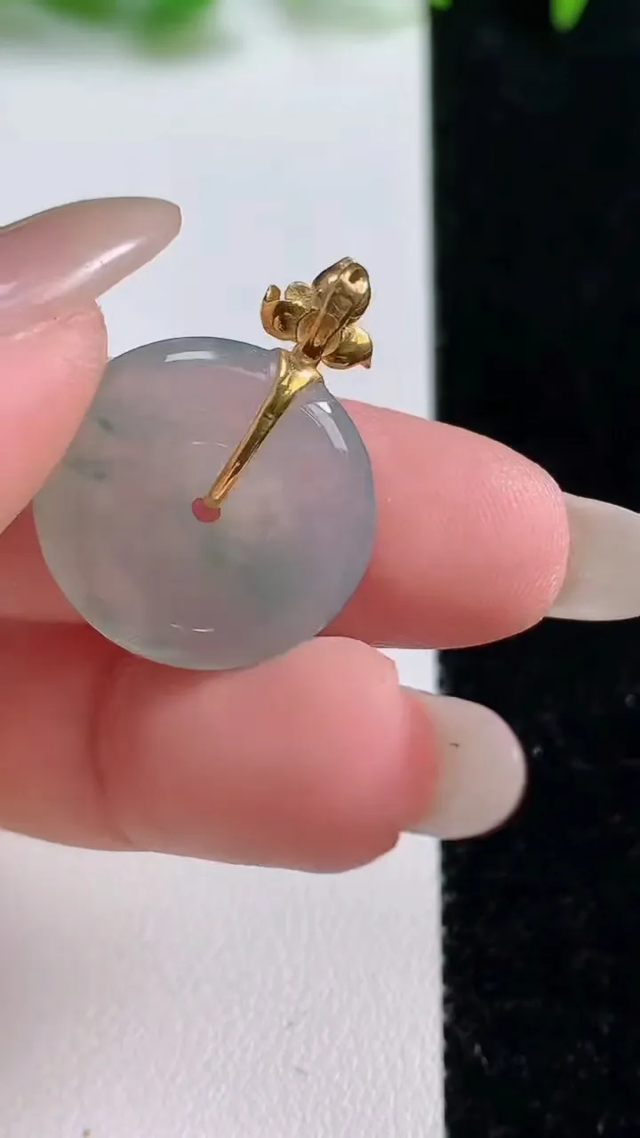 天然A货翡翠种飘花平安扣吊坠，尺寸19.2-4，重量:3.39g
10月14日