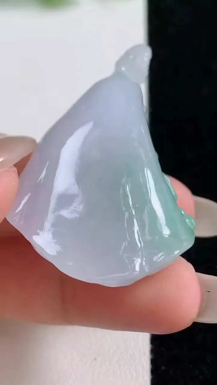 天然A货翡翠莲蓬吊坠，尺寸48.8-31-12.5，重量:23.89g
10月14日