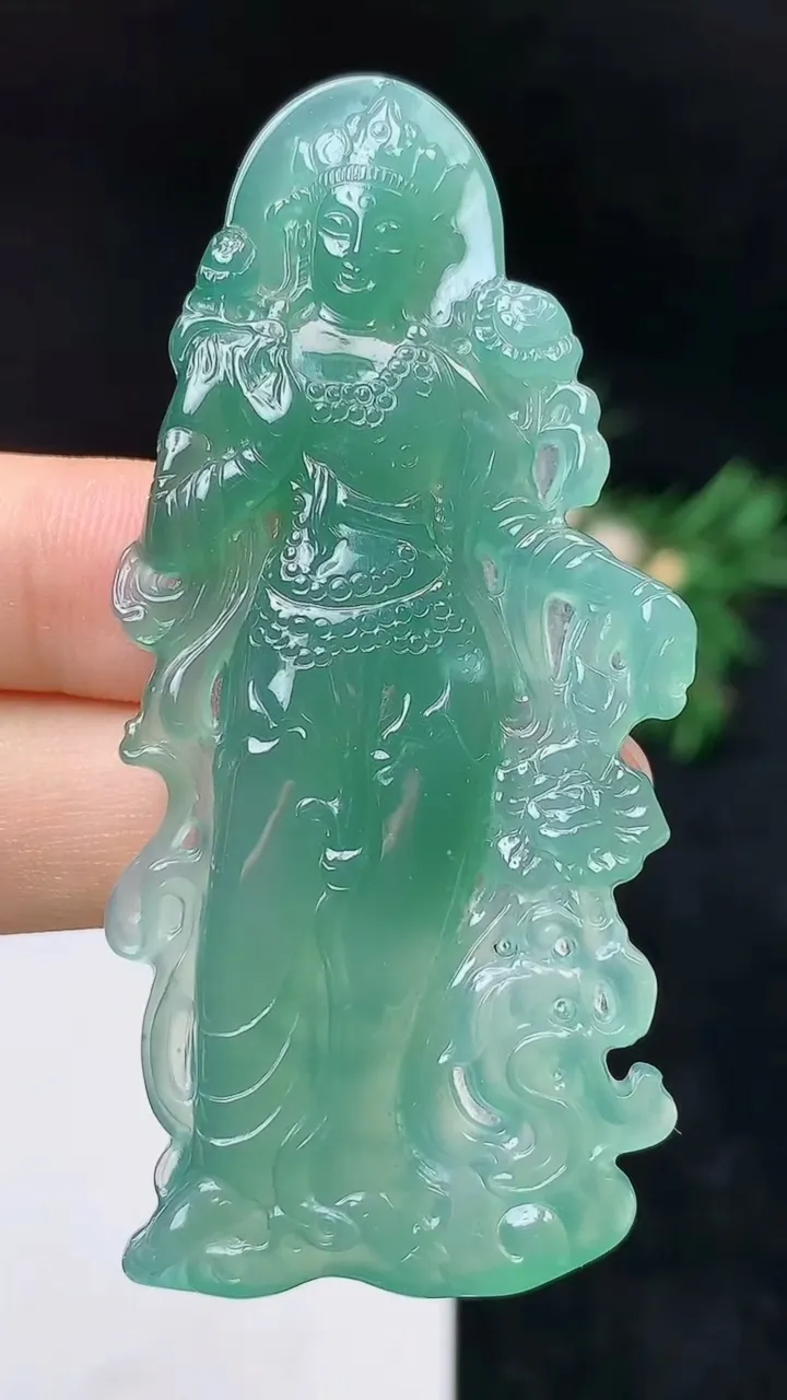 天然A货翡翠蓝水大势至观音菩萨吊坠，尺寸66.3-28.3-5.6，重量:18.82g
10月14日